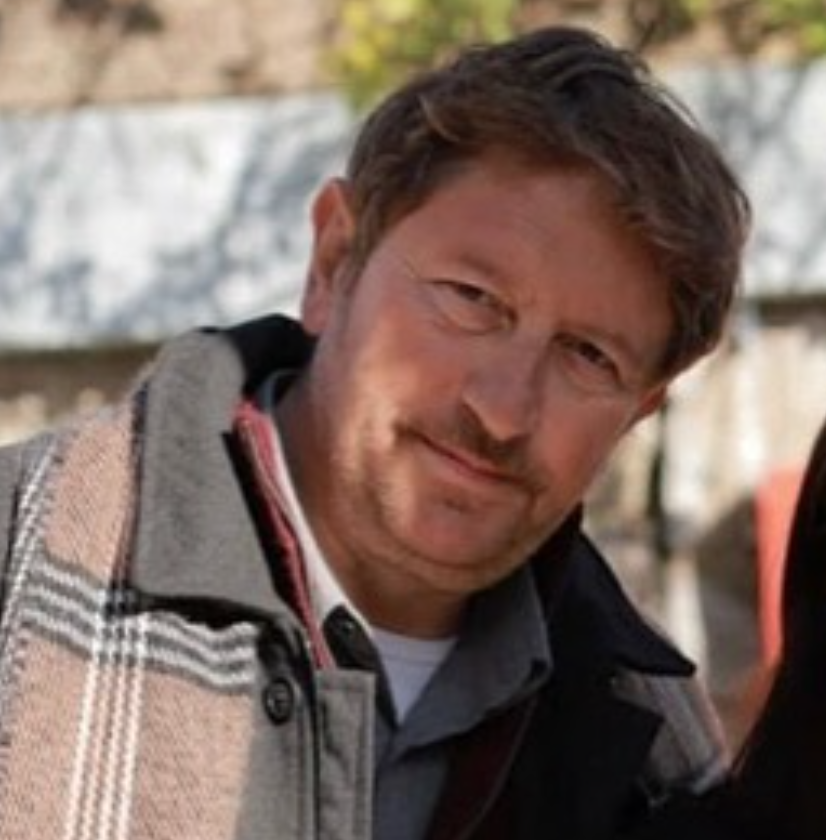 hudutsuz sevda resit emir cicek kimdir nerelidir kac yasindadir